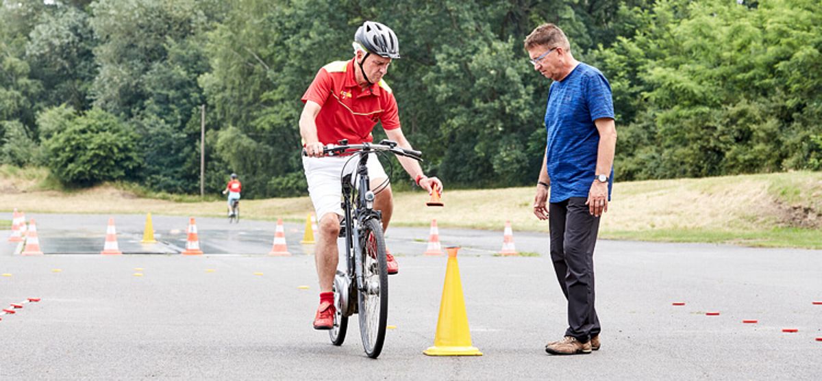 Fahrsicherheitstrainings Für PKW, Motorrad, Caravane, Busse Und Lkws - ACE