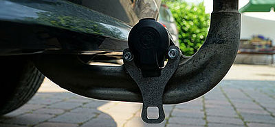 Die Hollandöse am Kugelkopf eines Autos